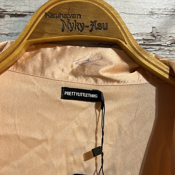 Prettylittlething button up blouse size small - Picture 4 of 9